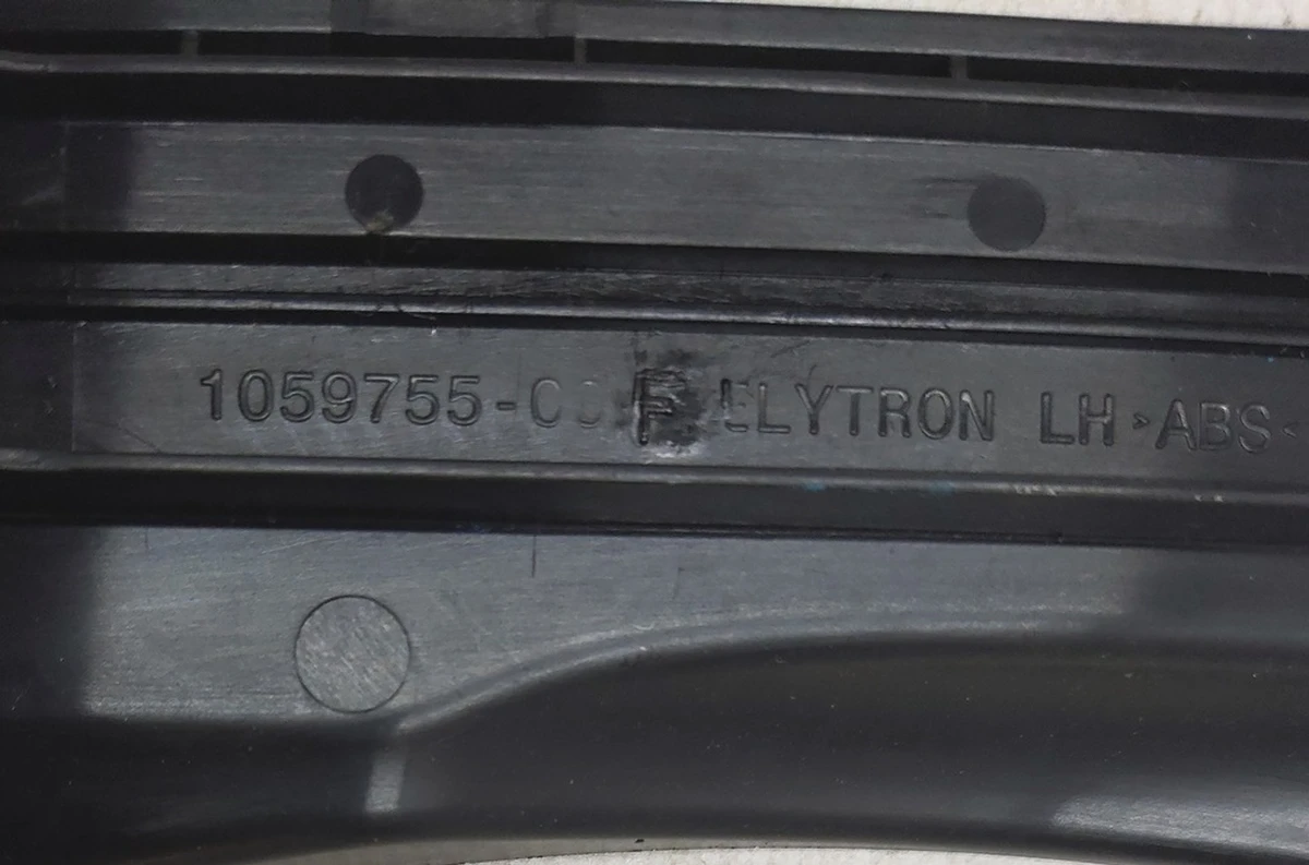 8 SURROUND, 2ND ROW SEAT, LH Tesla model X 1059755-00-F