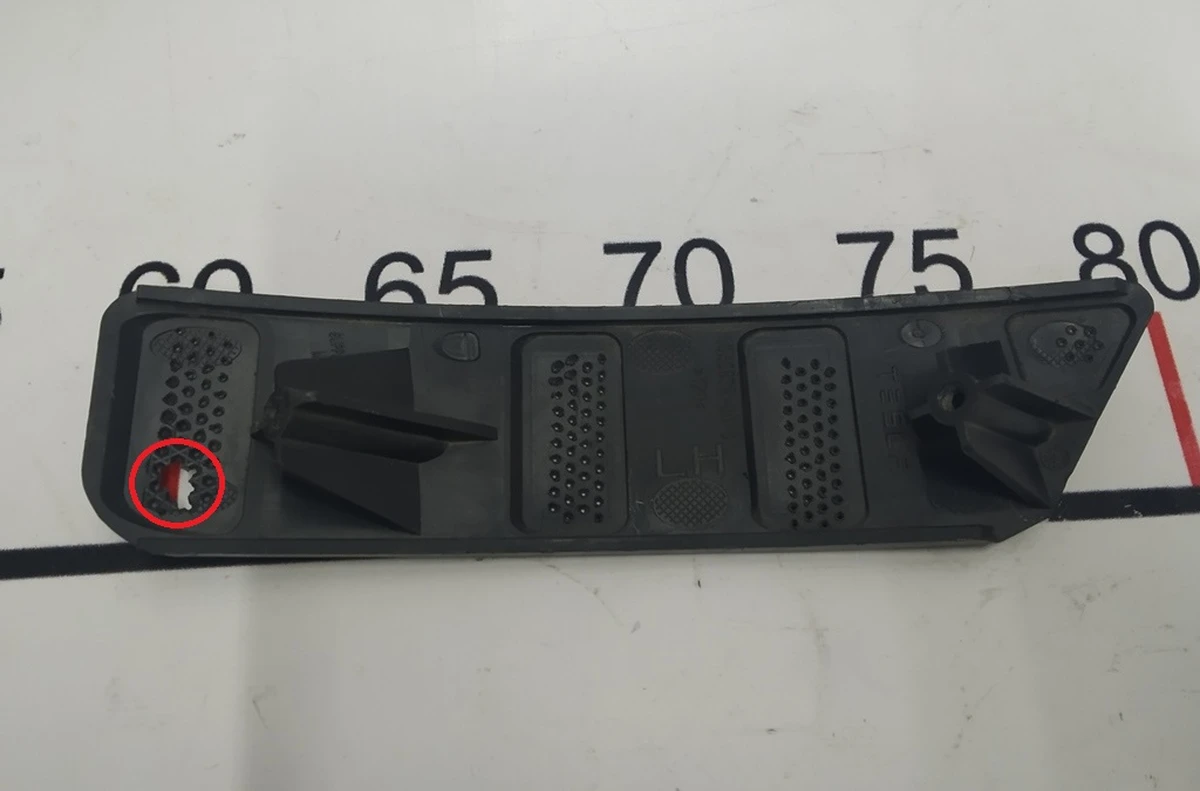 20 Кронштейн фари протитуманної лівої з пошкодженням Tesla model S REST 1059979-00-B