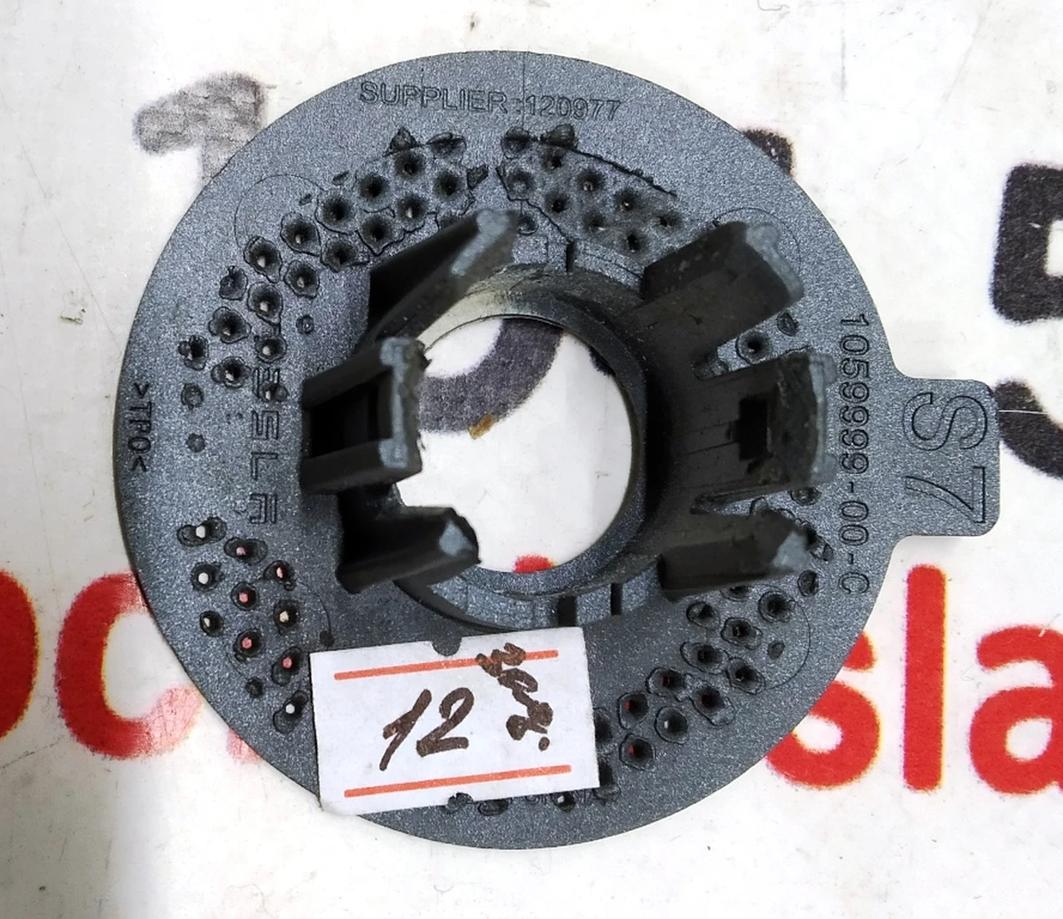 8 Кронштейн кріплення парктроніка S7 Tesla S REST 1059999-00-C