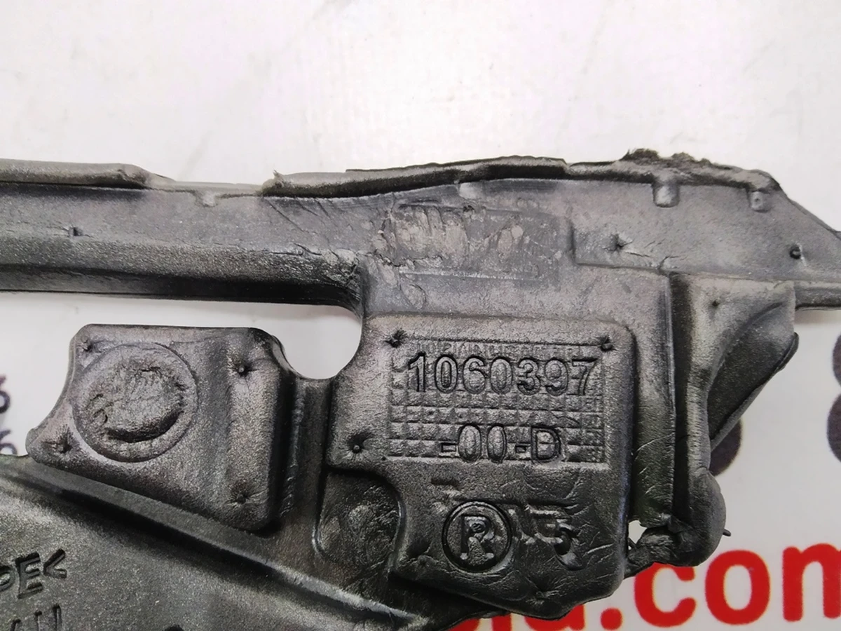 9 Прокладка пінна дзеркала зовнішніх передніх правих дверей Tesla model S, model S REST 1060397-00-D