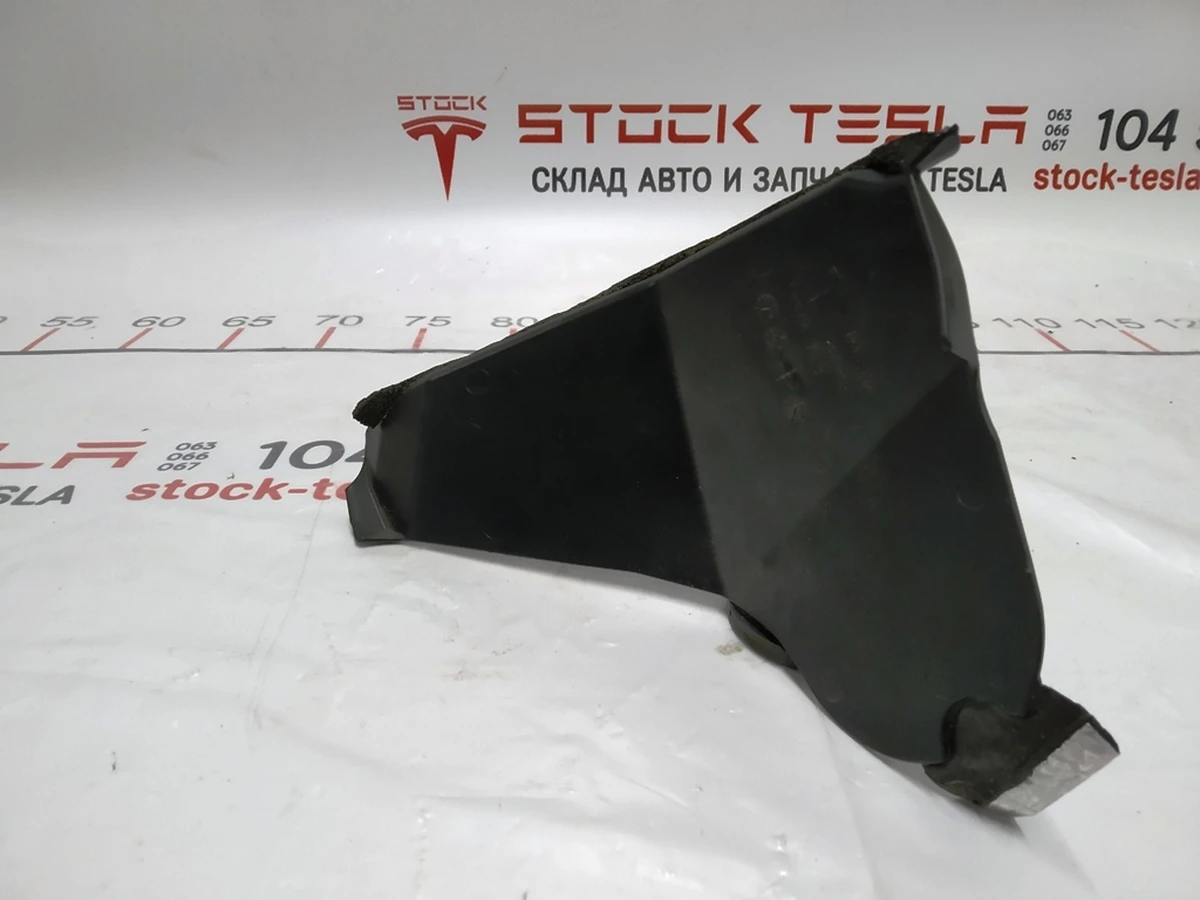 7 Перегородка водосборника крышки багажника левый Tesla model X 1060446-00-A