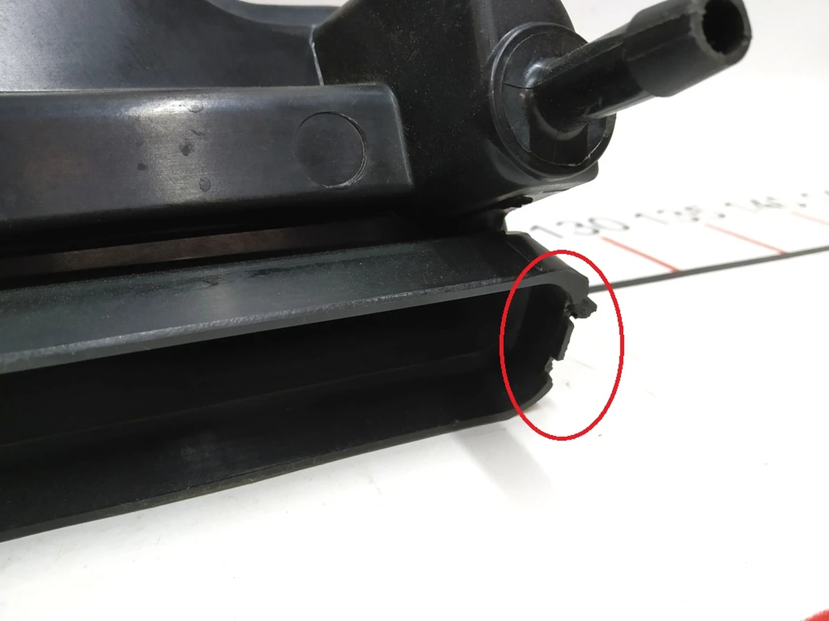 14 Дифузор повітрозабірника під фільтр із пошкодженням Tesla model S REST 1060466-00-С