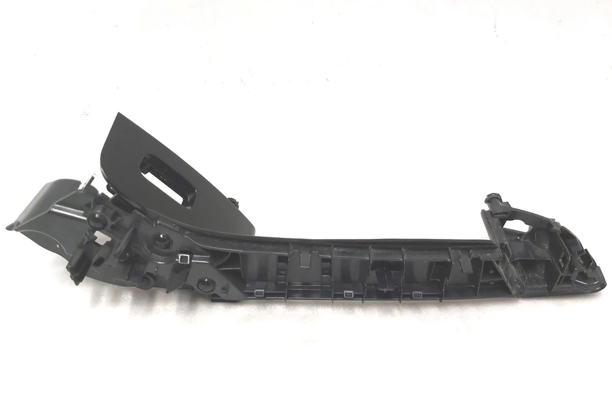 Ручка дверей задньої лівої внутрішня частина з основою під кнопку глянсовою Tesla model 3 1090413-02-L