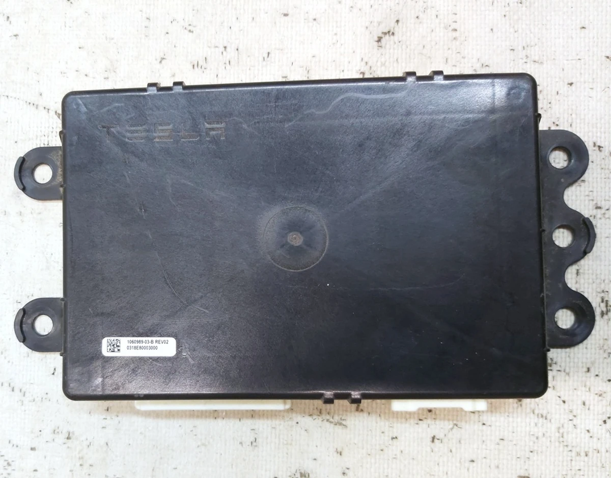 3 Блок управління пневмо підвіскою REV02 Tesla model S REST 1060989-00-C