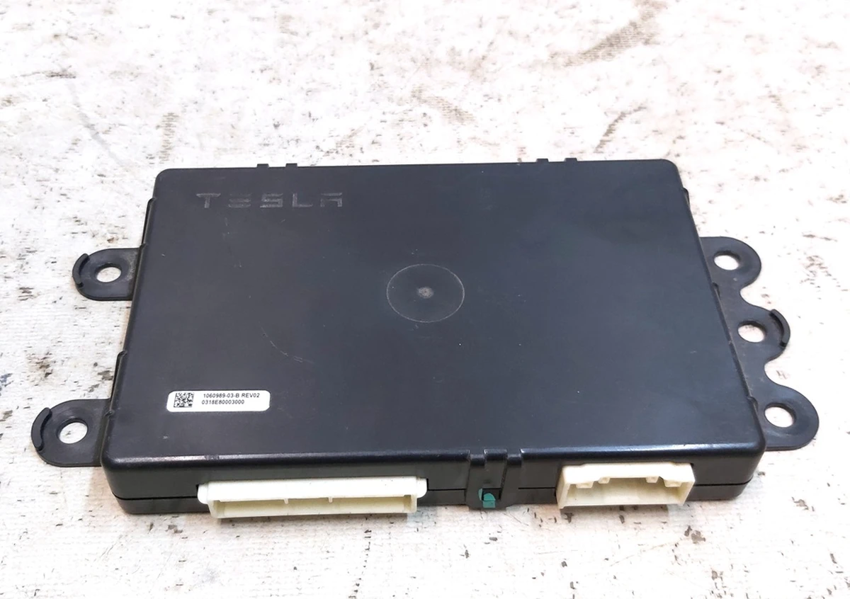 3 Блок управління пневмо підвіскою REV02 Tesla model S REST 1060989-00-C 3 Блок управління пневмо підвіскою REV02 Tesla model S REST 1060989-00-C