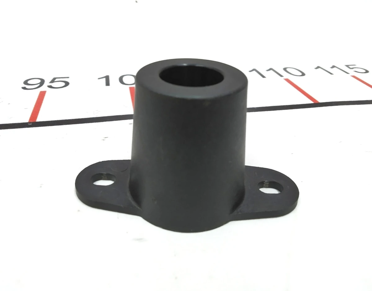 4 Упор направляющей усилителя бампера Tesla Model X 1061424-00-C, 1061425-00-C