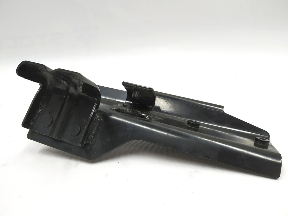 4 Напрямна підсилювача бампера переднього ліва Tesla model X 1061424-00-C