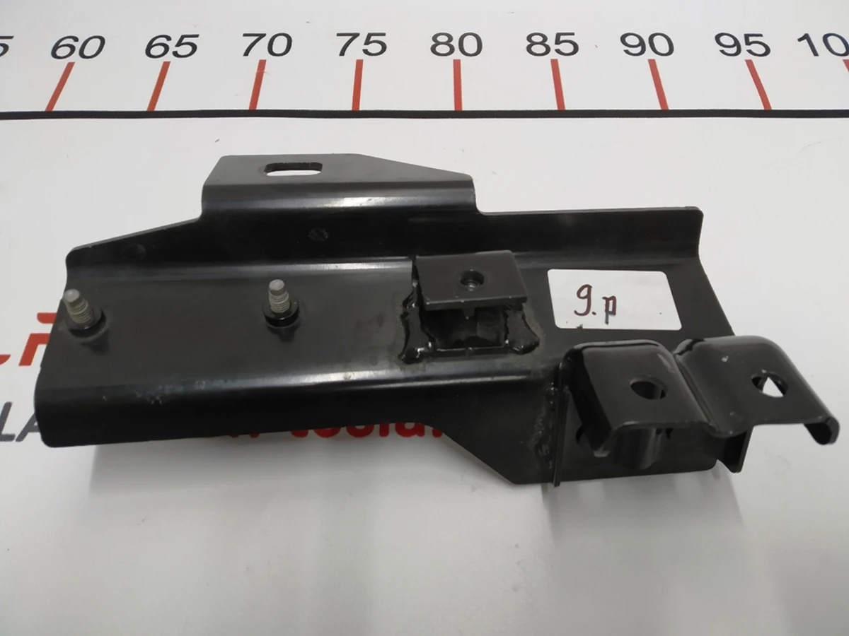 5 MX ANKLE CATCHER ASY RH Tesla model X 1061425-00-C