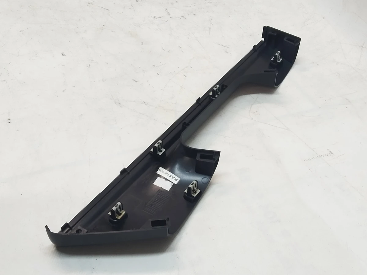 16 MX 1R CVR PODIUM LHS OTR RH Tesla Model X 1061621-00-B