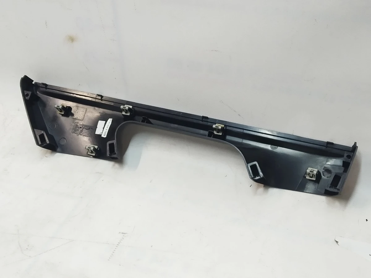 16 MX 1R CVR PODIUM LHS OTR RH Tesla Model X 1061621-00-B