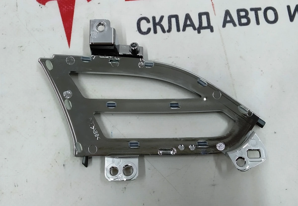 4 Накладка повітроводу центральної панелі хром (дзеркало) (ліворуч водія) Tesla model X S REST 1061731-00-B