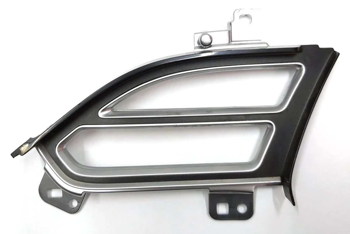 4 Накладка повітроводу центральної панелі хром (ліва ліва) з пошкодженням Tesla model X S REST 1061731-00-B