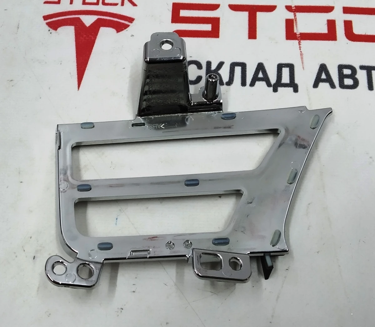 6 Накладка воздуховода центральной панели хром(зеркало) (водительская правая) Tesla model X S REST 1061732-00-B