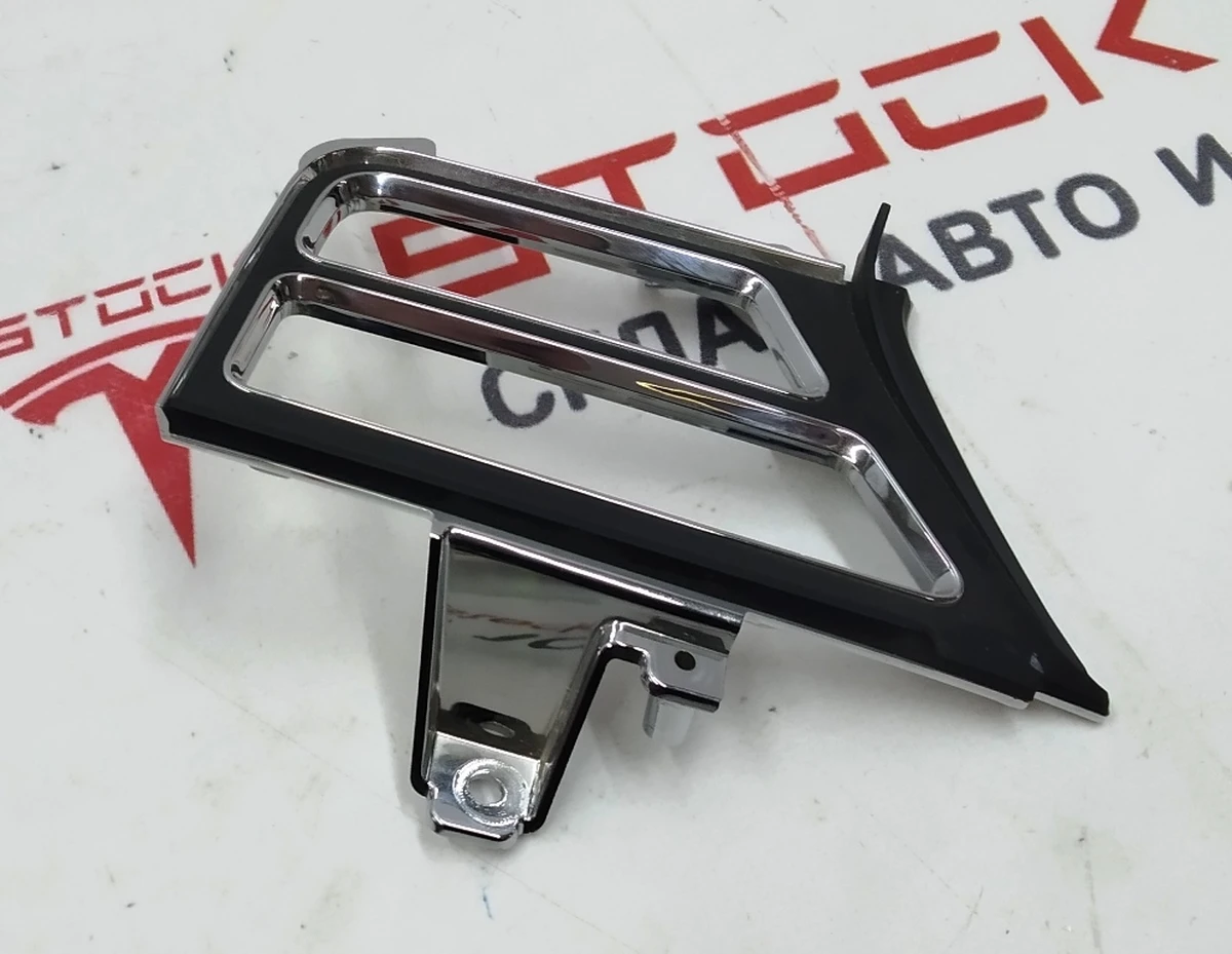 6 Накладка воздуховода центральной панели хром(зеркало) (водительская правая) Tesla model X S REST 1061732-00-B