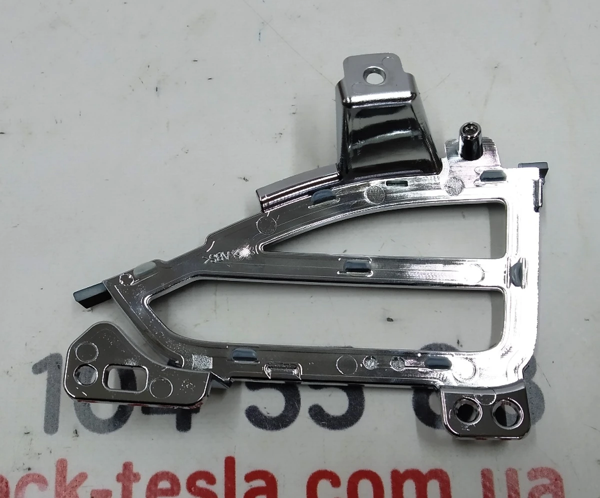 8 Накладка воздуховода центральной панели хром(зеркало) (пассажирская левая) Tesla model X S REST 1061733-00-B