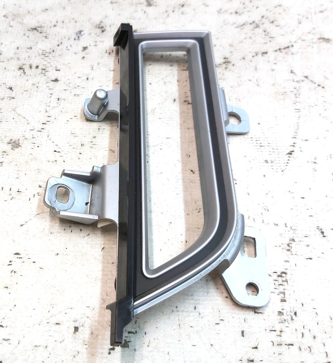 10 Накладка повітроводу центральної панелі хром пасажирська права Tesla model S, model S REST, model X 1061734-00-B