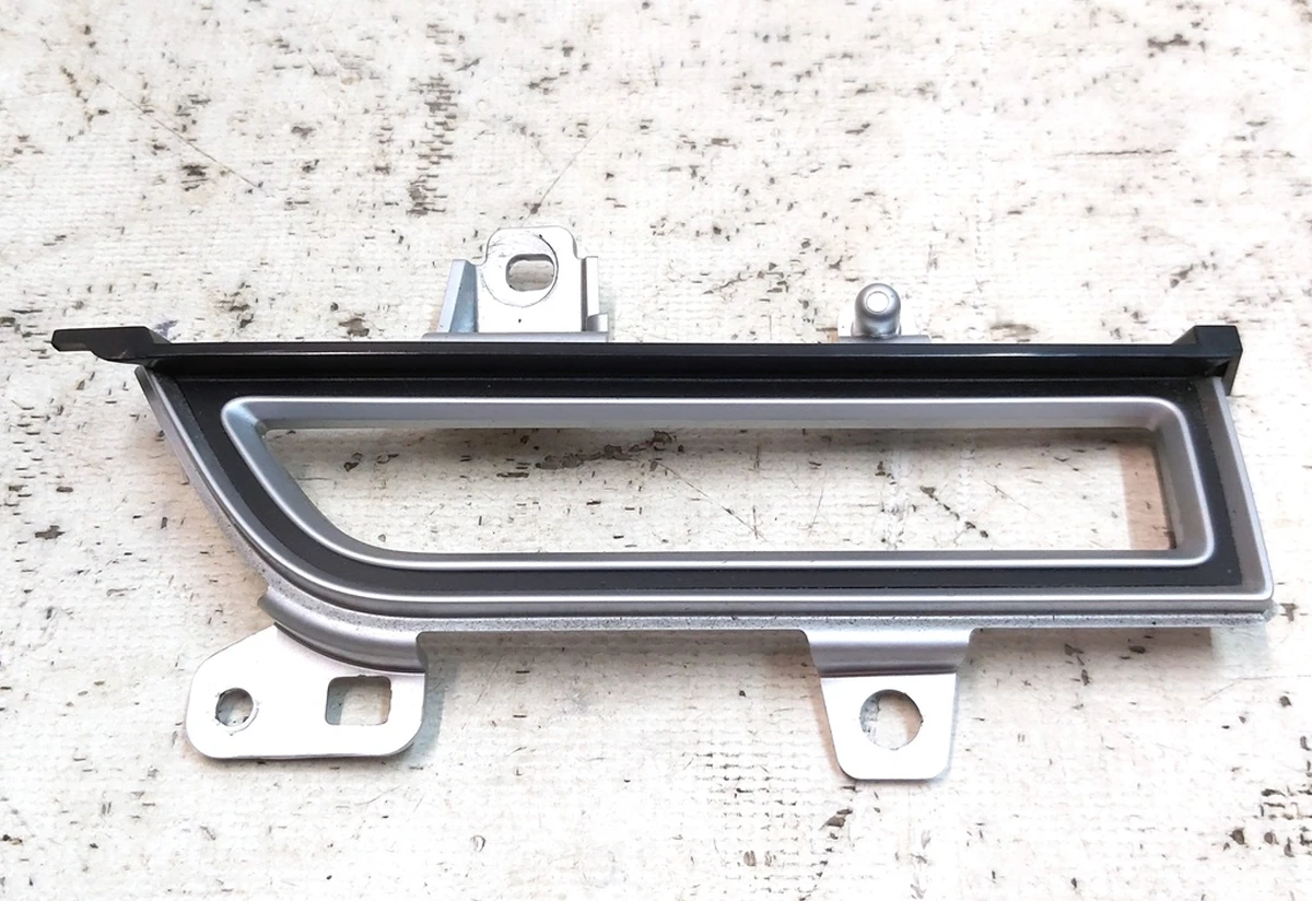 10 Накладка повітроводу центральної панелі хром пасажирська права Tesla model S, model S REST, model X 1061734-00-B