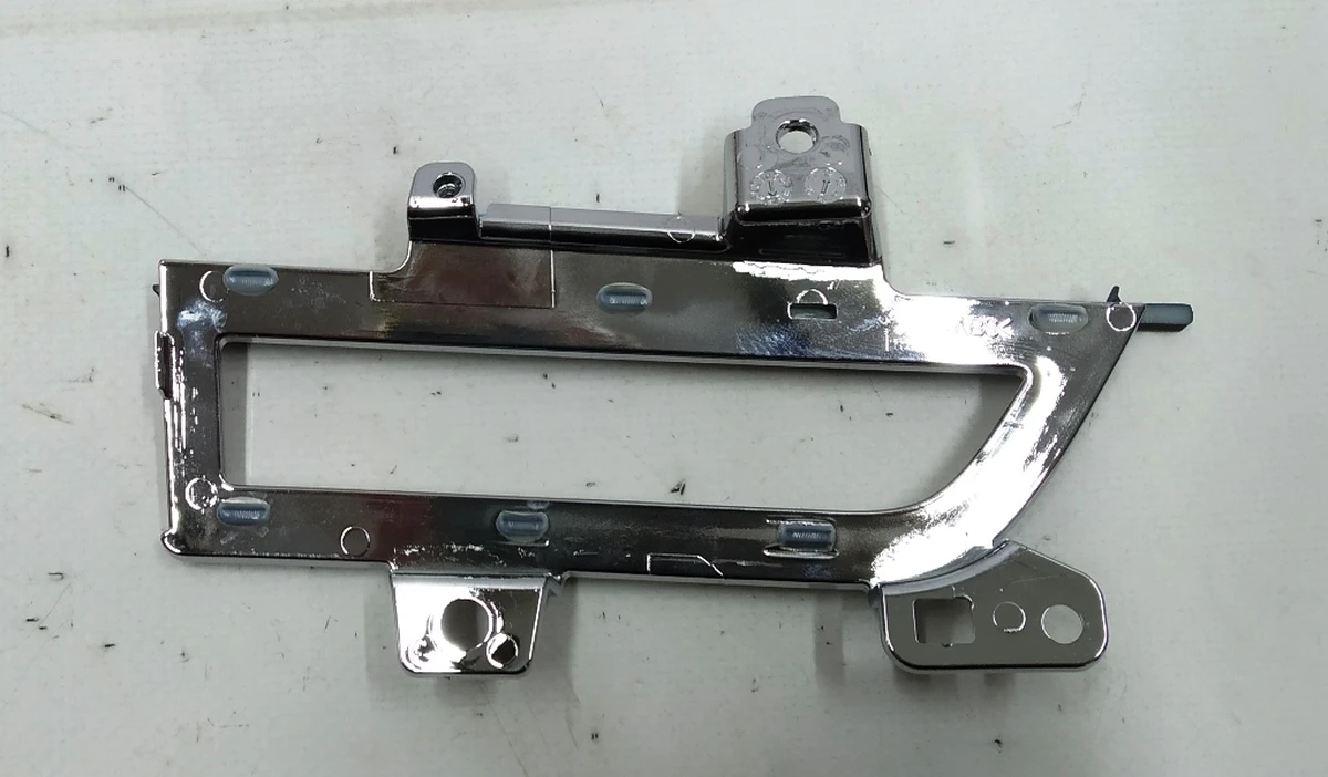 10 Накладка воздуховода центральной панели хром(зеркало) (пассажирская правая) Tesla model X S REST 1061734-00-B