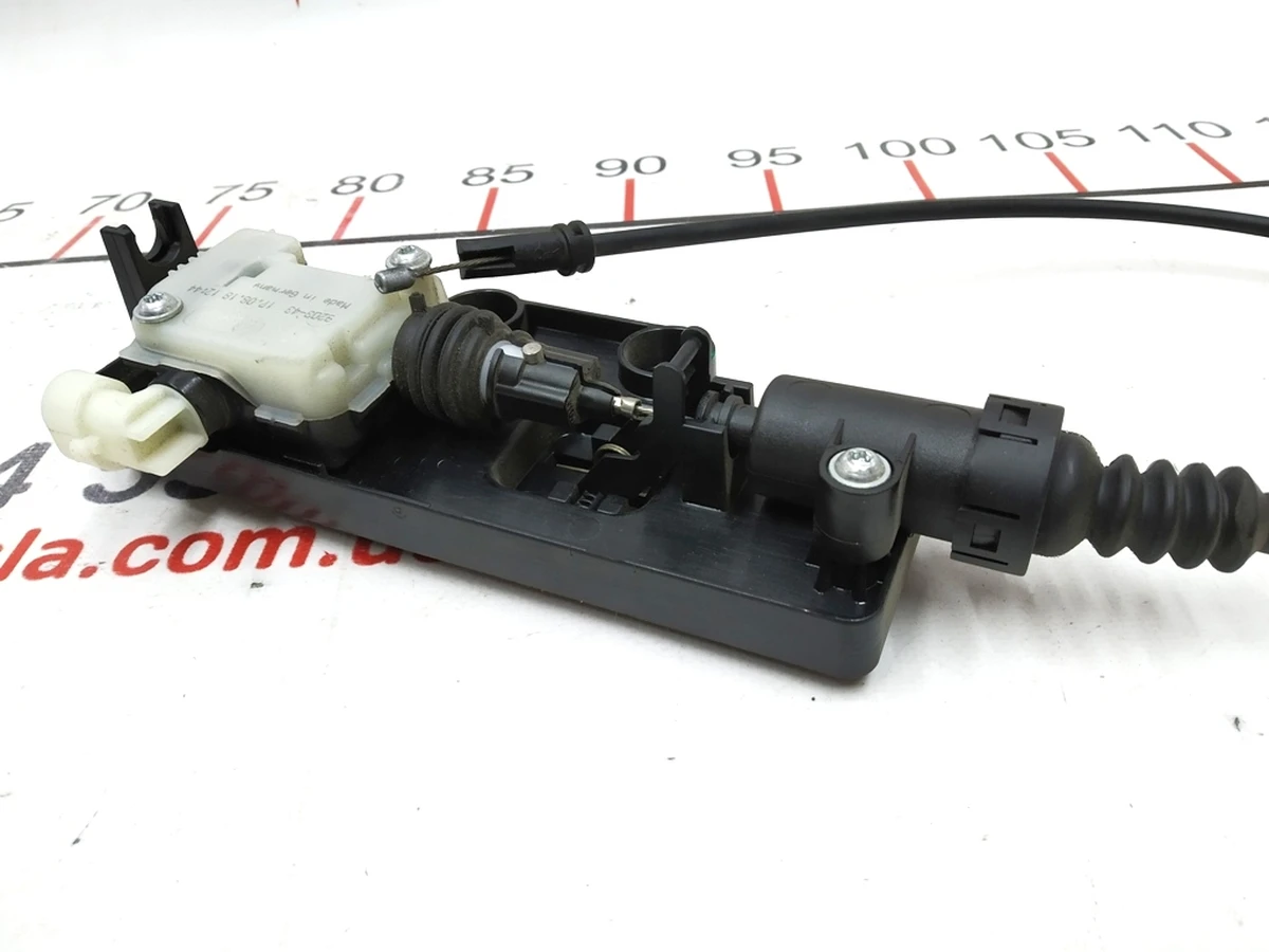 7 Привод замка капота электрический левый Tesla model S REST 1061816-00-E