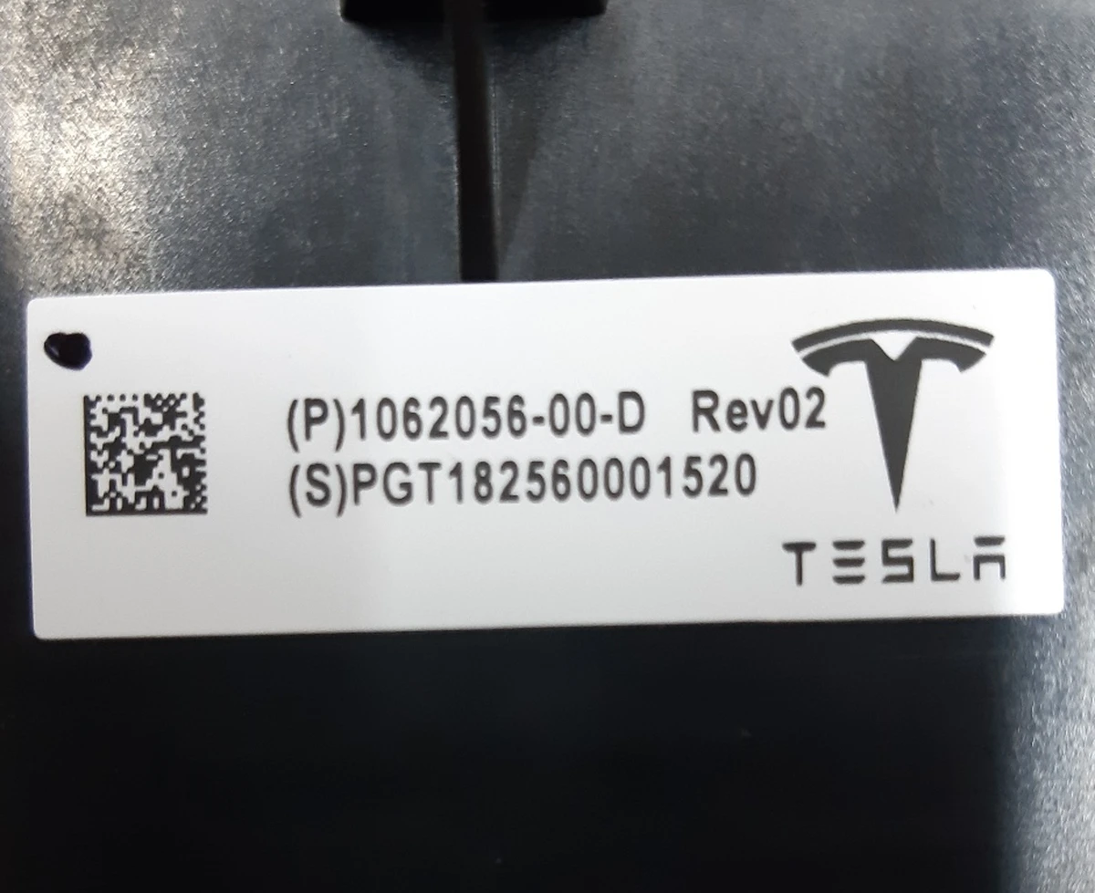 1 Модуль керування дверей задньою лівою/правою Tesla model X 1062056-00-D