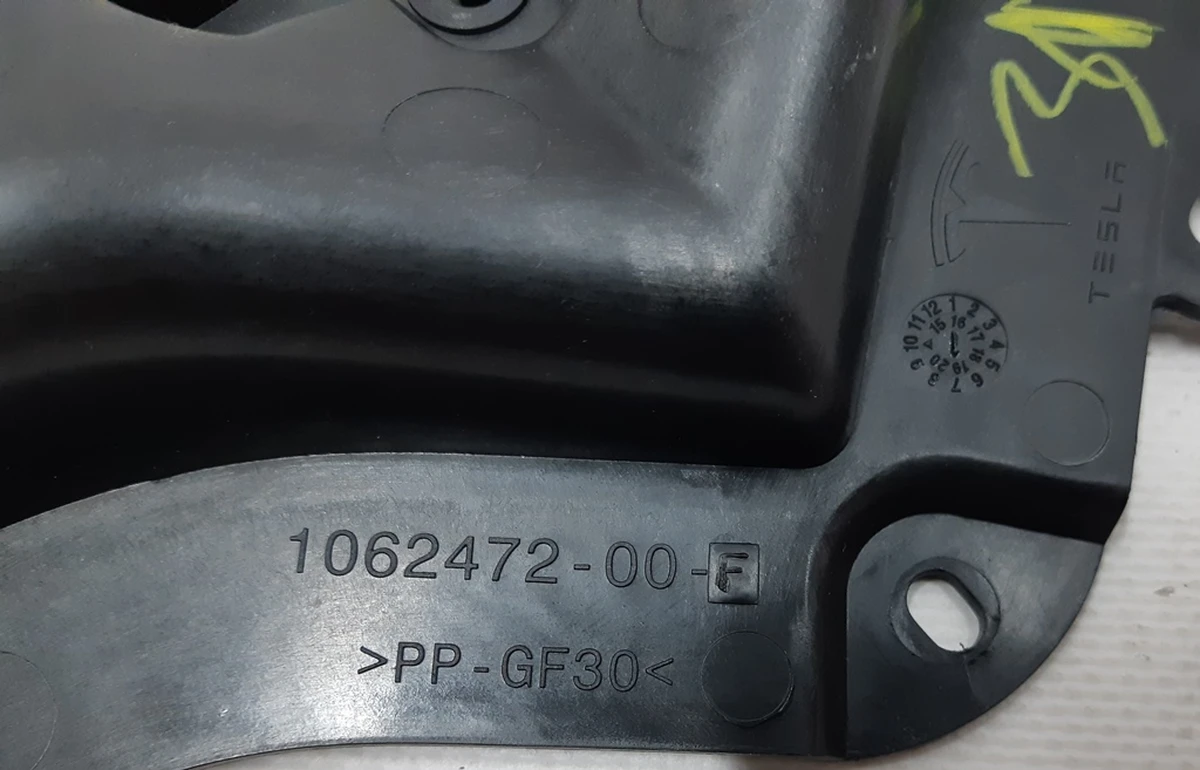 1 Кронштейн накладки V-образной декоративной переднего гриля хром (птички) NEW Tesla model S REST 1062472-00-F