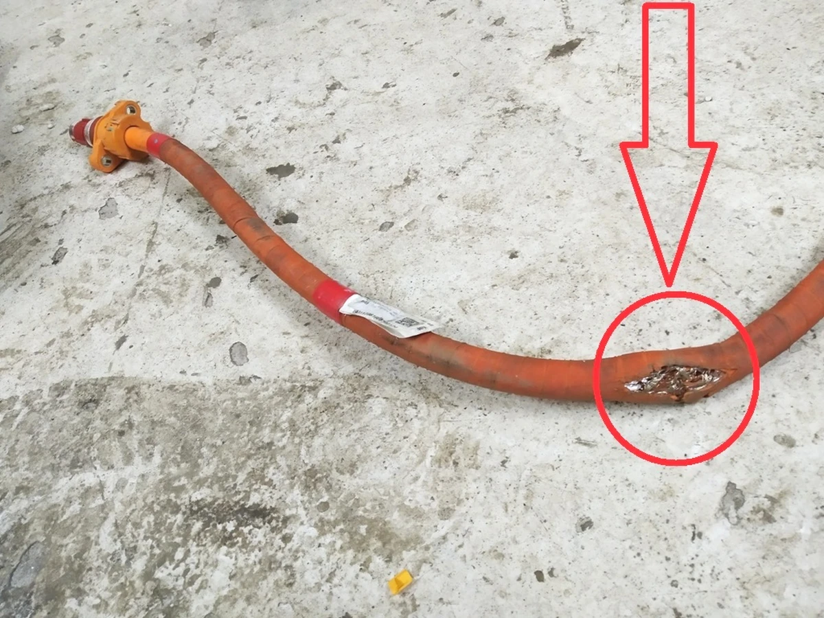 1 Сплиттер с проводами высоковольтными в сборе (с повреждением) Tesla model S REST 1507386-15-B