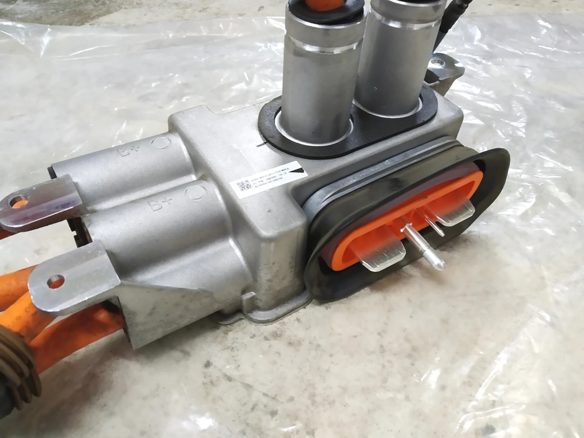 1 Сплиттер с проводами высоковольтными в сборе (с повреждением) Tesla model S REST 1507386-15-B