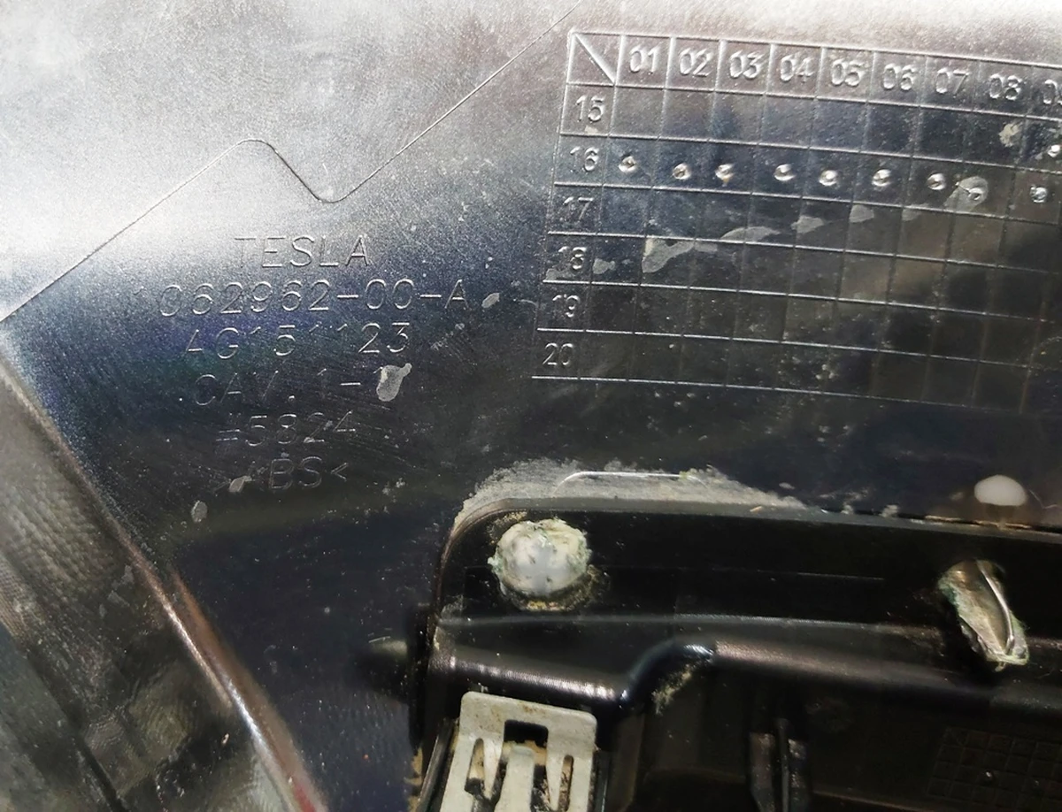 9 CVR MX 2R Monopost OTB LH OT second-hand Tesla Model X 1062962-00-B