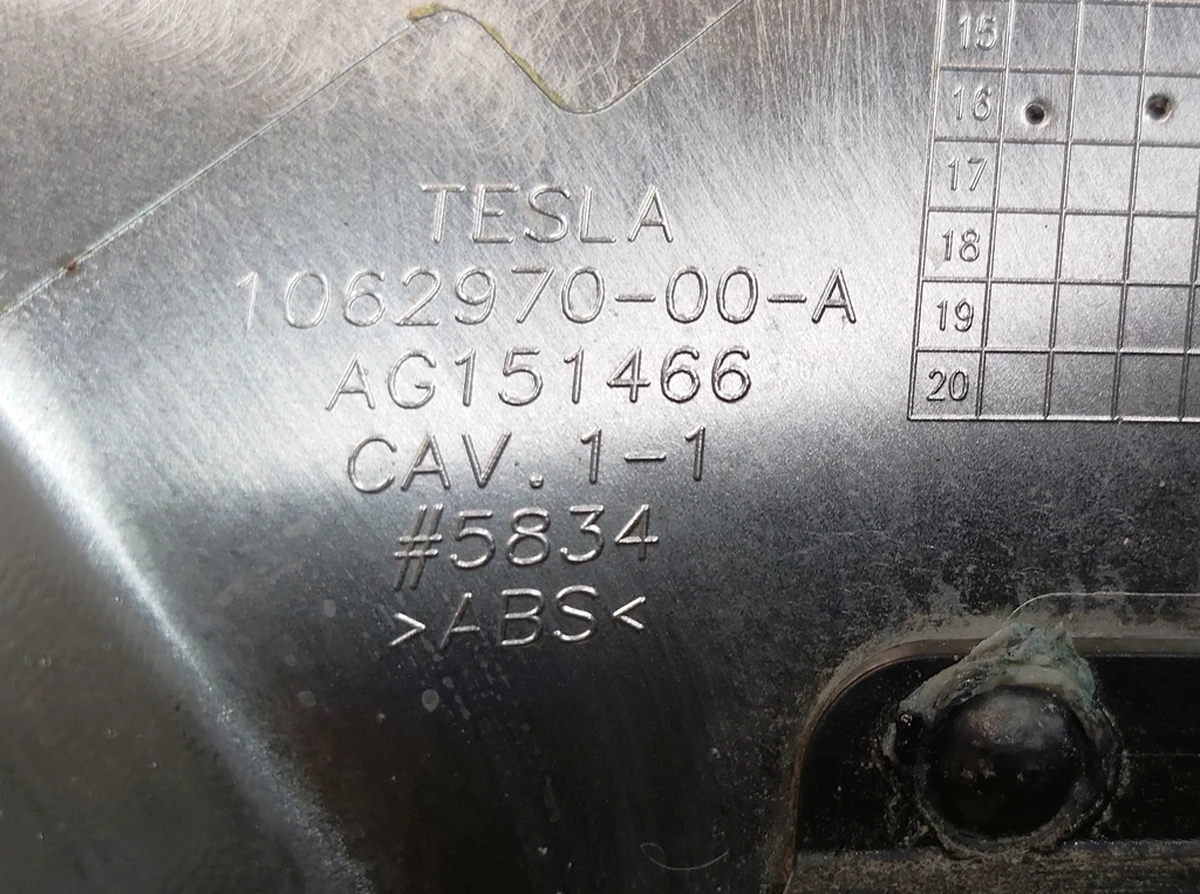 8 CVR MX 2R Monopost OTB RH INR second-hand Tesla model X 1062970-00-B