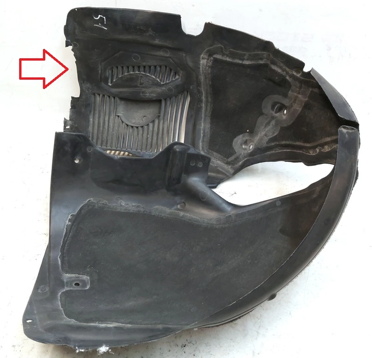 1 ASY FR LH Wheel Louver Liner, with damage Tesla model S REST 1063693-00-D