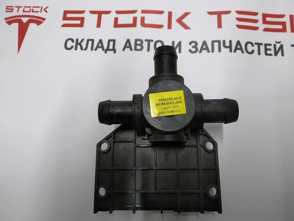 8 Клапан тройной Tesla model X 1064225-00-E