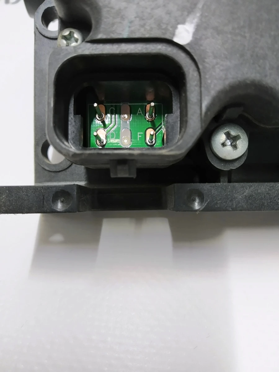 8 Клапан тройной Tesla model X 1064225-00-E