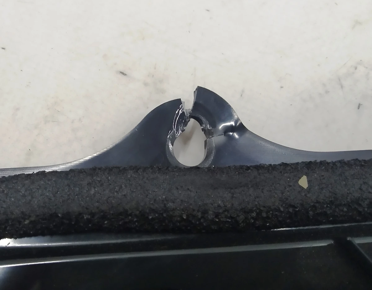 1 Накладка внутренняя двери задней левой (пластик) (с повреждением) Tesla model S REST 1064363-00-A