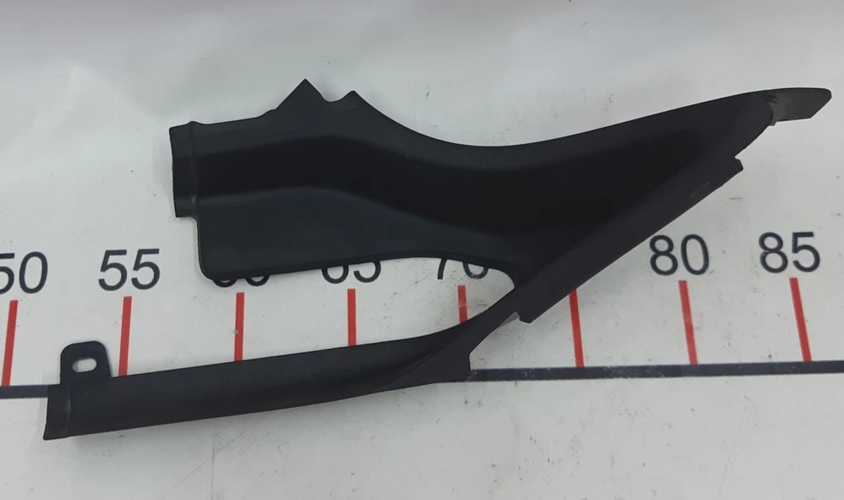 8 Накладка панелі двірників ліва гумова Tesla Model X 1064602-00-C