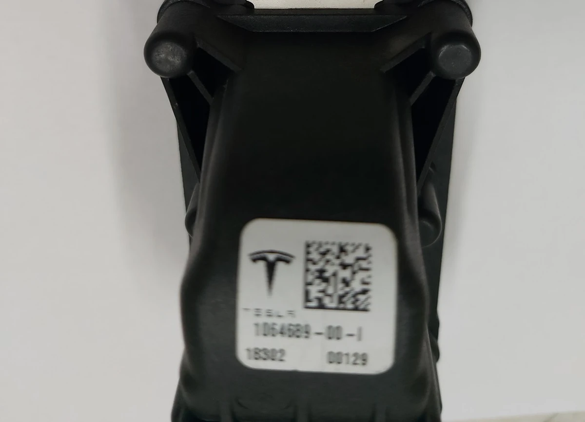 Пиропатрон основной батареи некондиция Tesla model 3, model 3 Jan 2024, model Y 1064689-00-J