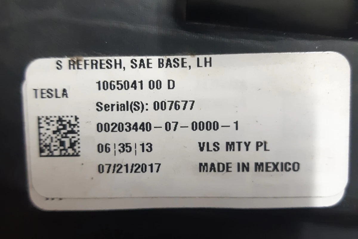 1 Headlight main left LED (USA) BASE damaged Tesla model S REST 1065041-00-D