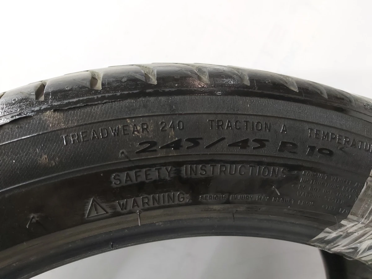1 Шина 245/45R19 98Y MICHELIN PRIMACY 3 (4,2 мм) з пошкодженням Tesla model S 1065205-00-A
