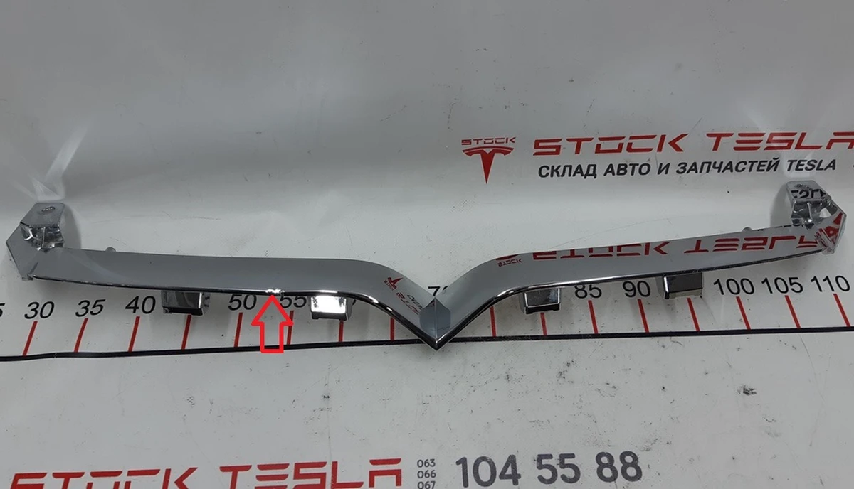 4 Накладка V-подібна декоративна переднього гриля хром (пташка) з пошкодженням Tesla model S REST 1065233-00-D