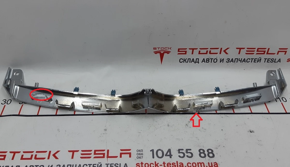 4 Накладка V-подібна декоративна переднього гриля хром (пташка) з пошкодженням Tesla model S REST 1065233-00-D