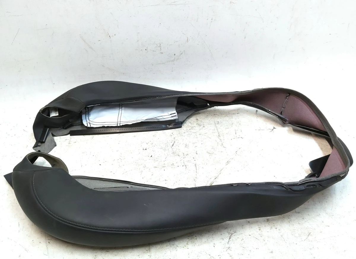 1 Обшивка боковой поддержки и кантика верхней части пассажирского сиденья PUR BLACK Tesla model S REST 1065494-02-D