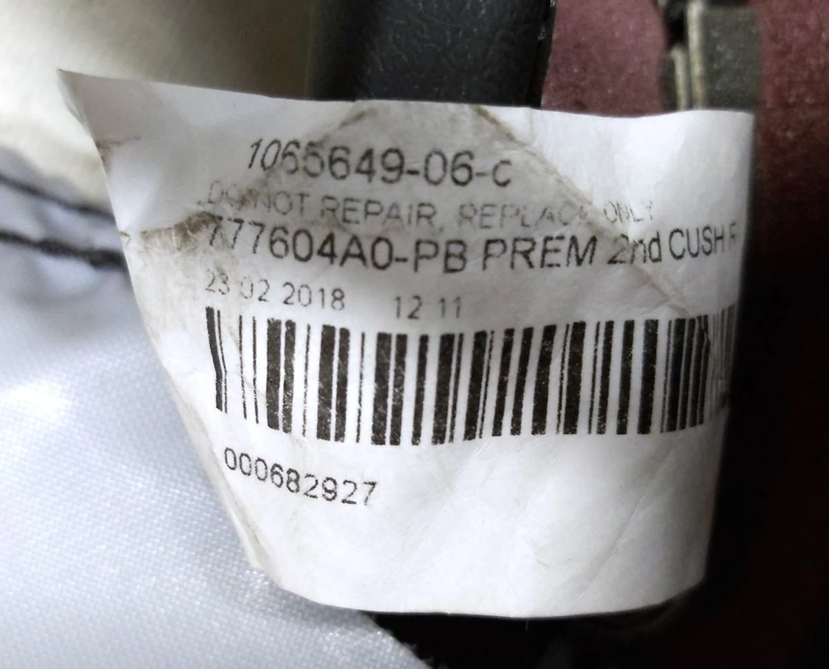 8 Seat trim, single right 2nd row seat PUR BLK PREM Tesla model X 1065649-06-C