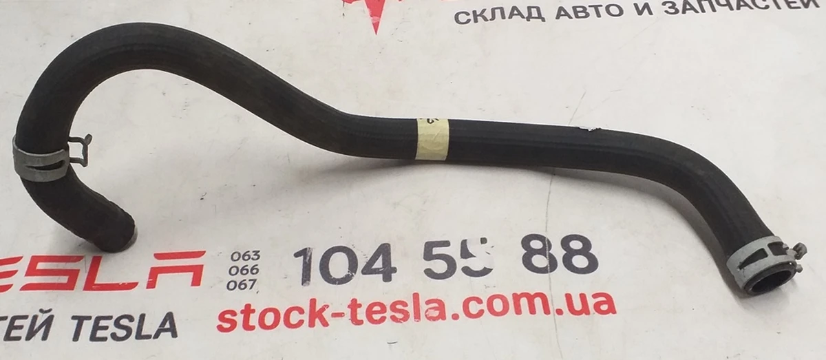 Шланг охлаждения 4-х ходовой клапан насос системы охлаждения Tesla model S REST 1065818-00-C
