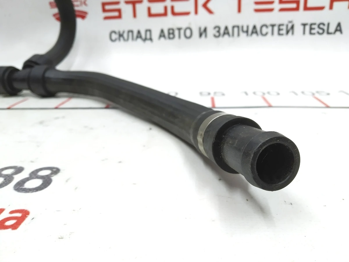 10 Шланг охлаждения мотор передний вход Tesla model S REST 1065858-00-C