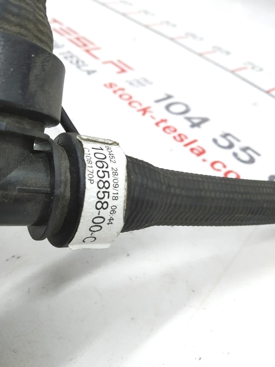 10 Шланг охлаждения мотор передний вход Tesla model S REST 1065858-00-C
