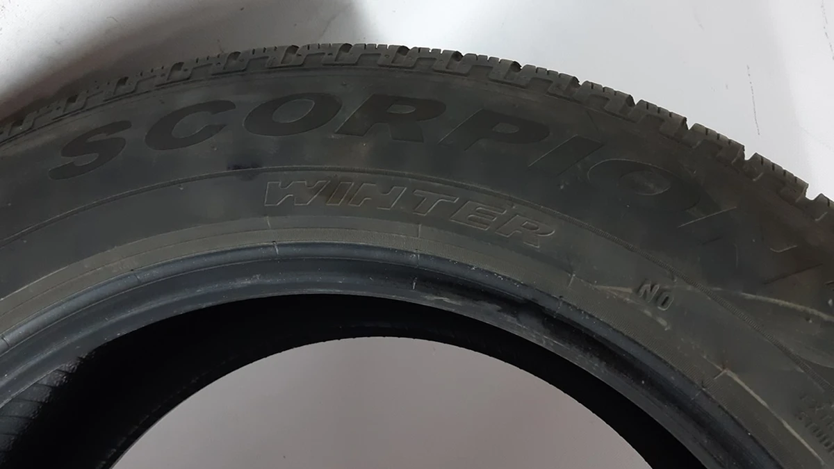 1 Tire 265/50R19 110V WINTER PIRELLI SCORPION damaged Tesla model X 1066117-00-A