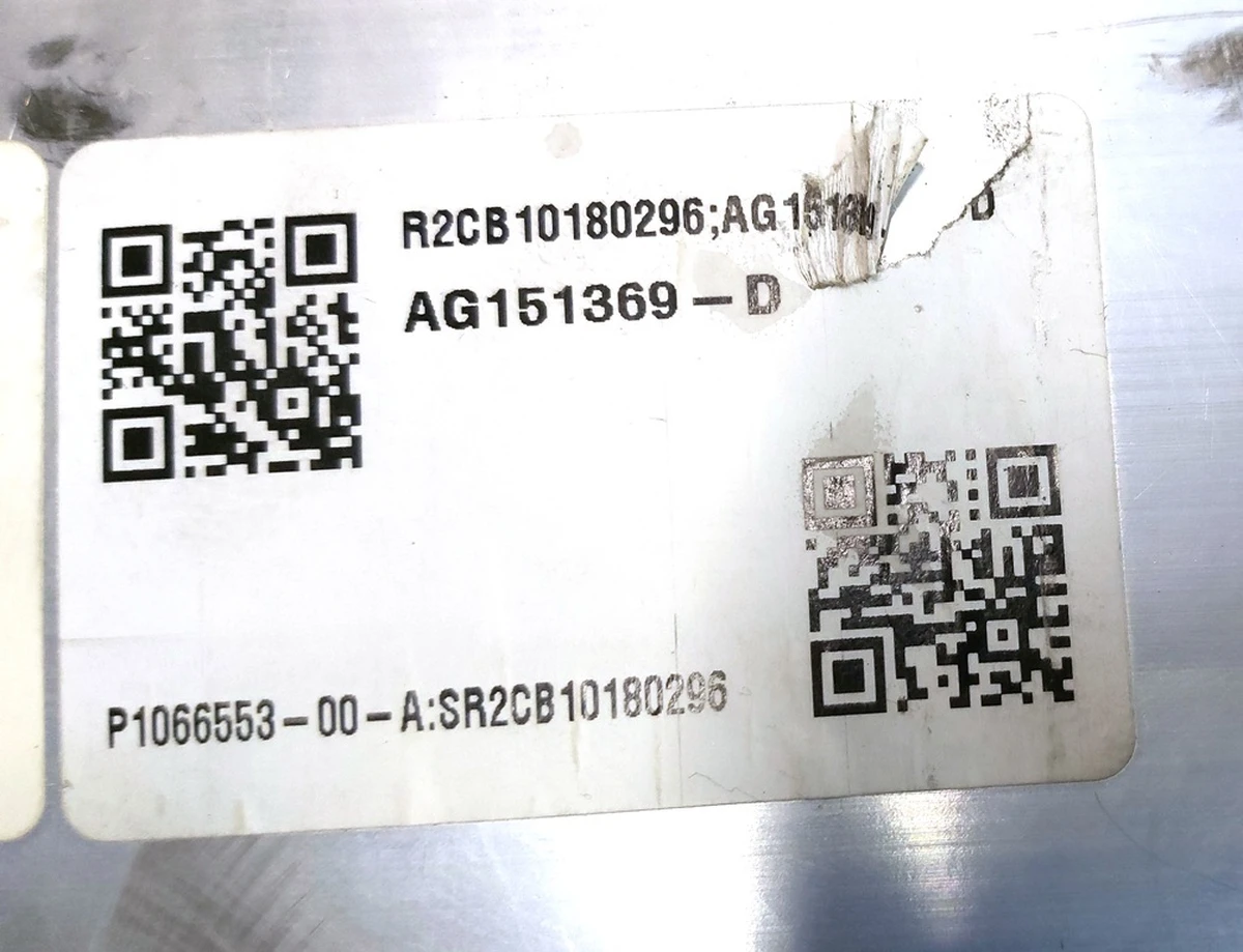 Second row seat slide, single lower part Tesla Model X 1094701-00-A