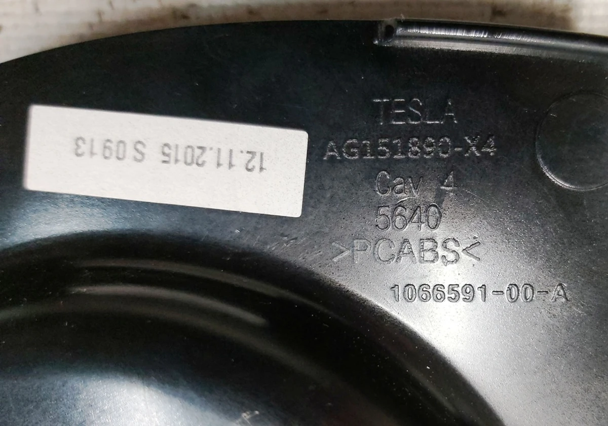 9 CVR ASSY RECL MX RHS INR HI GLOSS Tesla model S REST, model X AG151890-X4