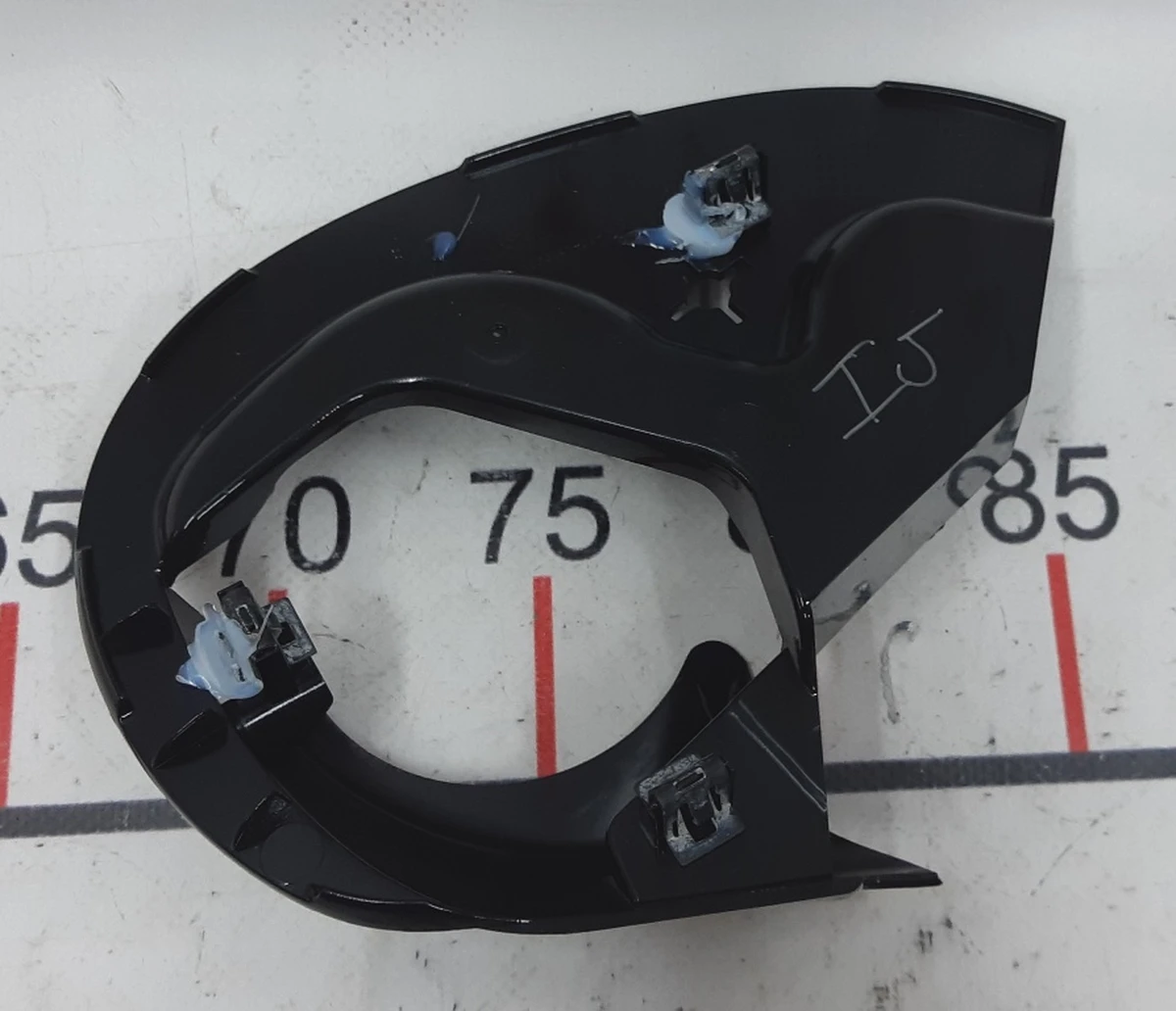 14 Проставка нижньої лівої накладки пасажирського сидіння глянсова Tesla model X 1066591-99-B