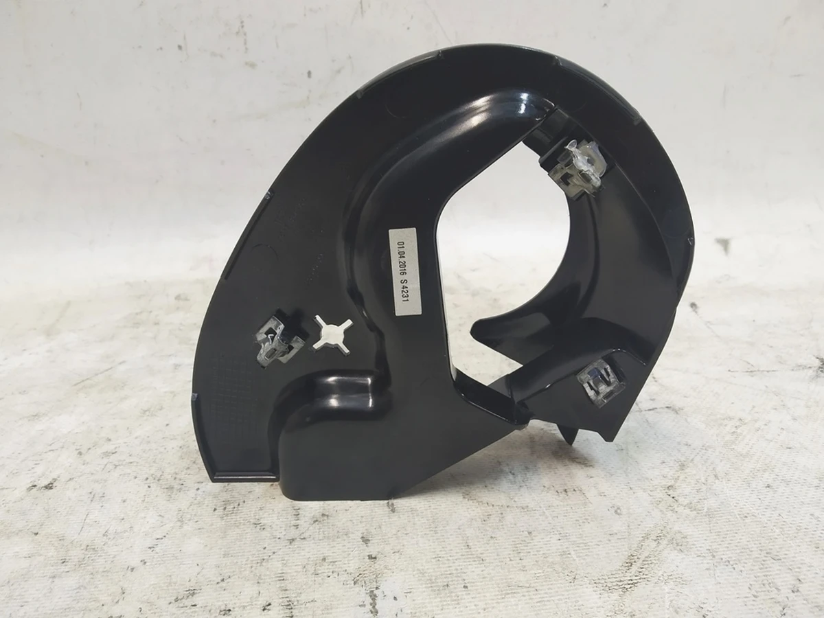 7 Проставка нижней правой накладки водительского сиденья глянцевая (повреждение) Tesla mode S REST, model X AG151888-X5