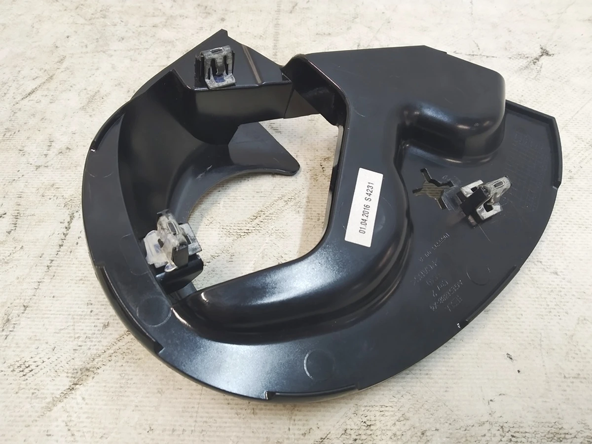 7 Проставка нижней правой накладки водительского сиденья глянцевая (повреждение) Tesla mode S REST, model X AG151888-X5